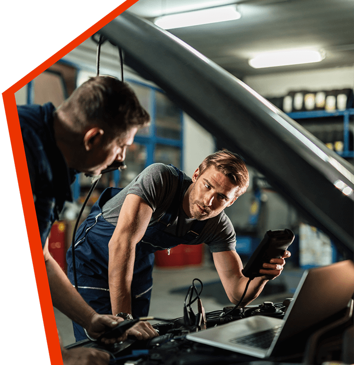 Mechanic Plug in Engine Diagnostics